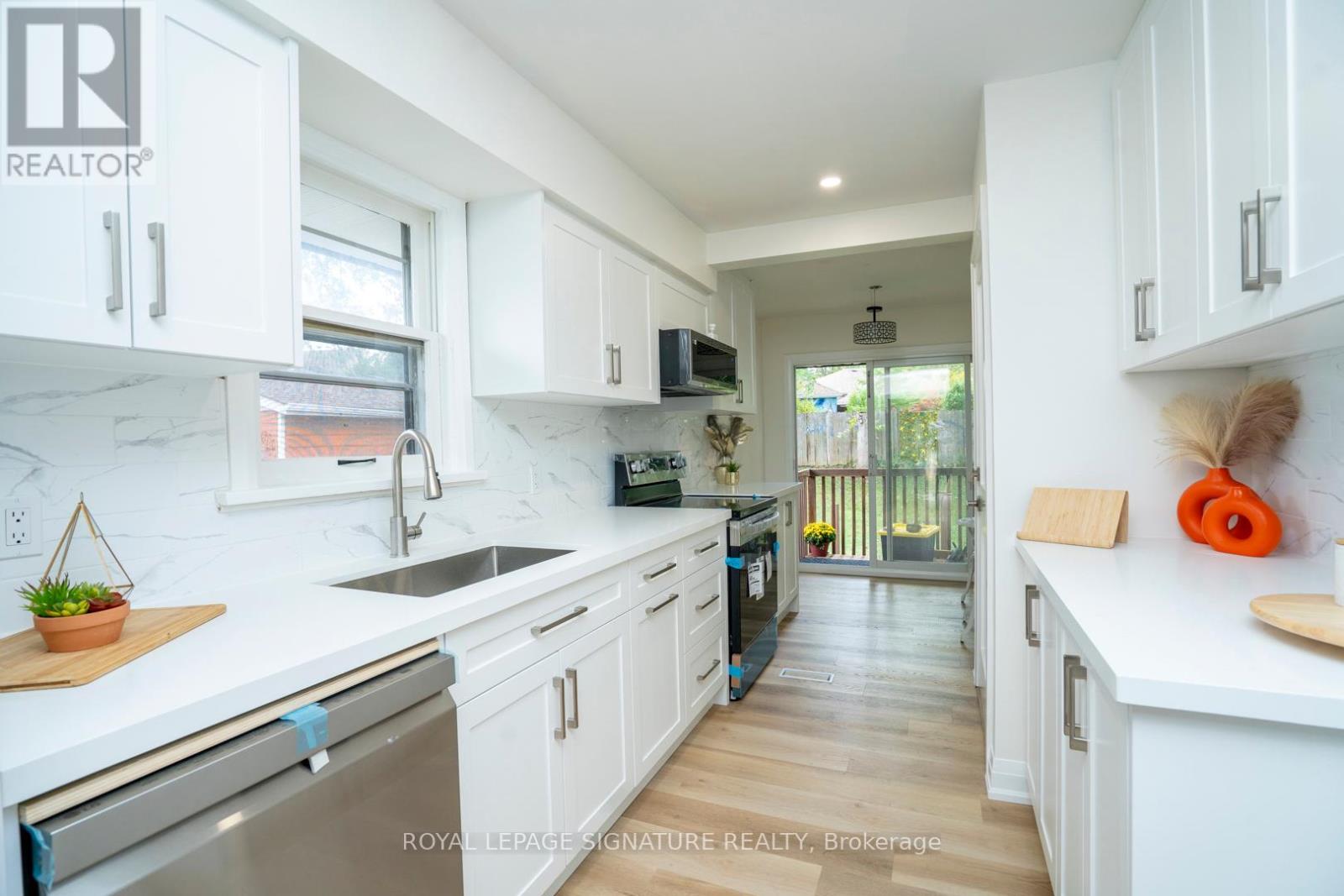 61 Broadmoor Avenue, Kitchener, Ontario  N2C 1Y6 - Photo 7 - X12424356