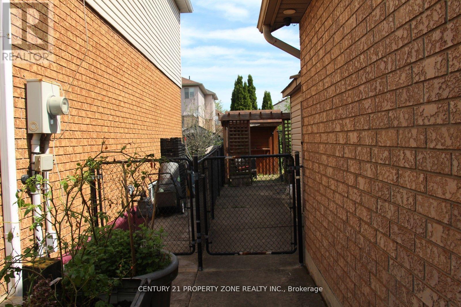 163 Stone Church Road E, Hamilton, Ontario  L9B 1A8 - Photo 16 - X12424725