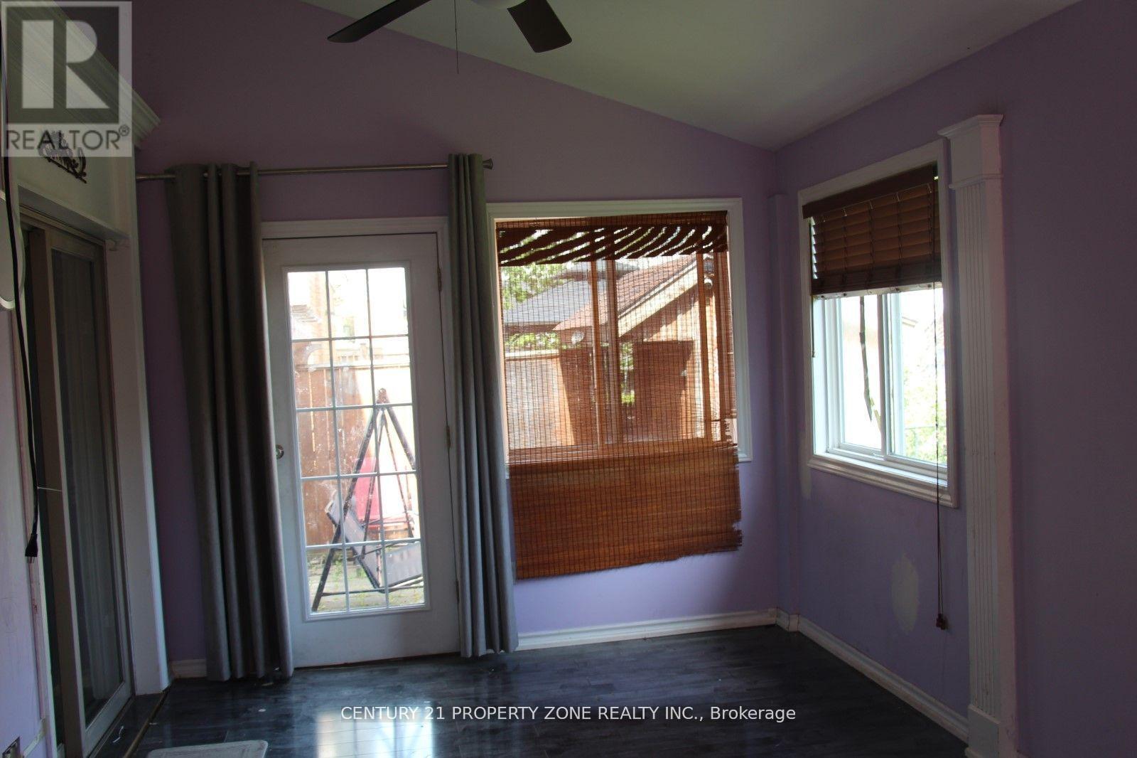 163 Stone Church Road E, Hamilton, Ontario  L9B 1A8 - Photo 2 - X12424725