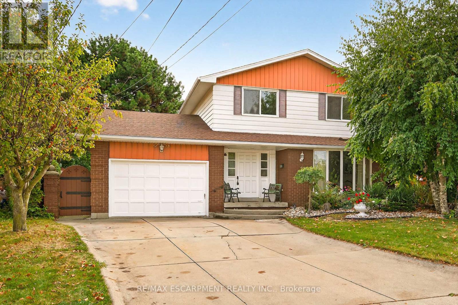36 Blanche Court, Hamilton, Ontario  L8K 3P3 - Photo 2 - X12424745