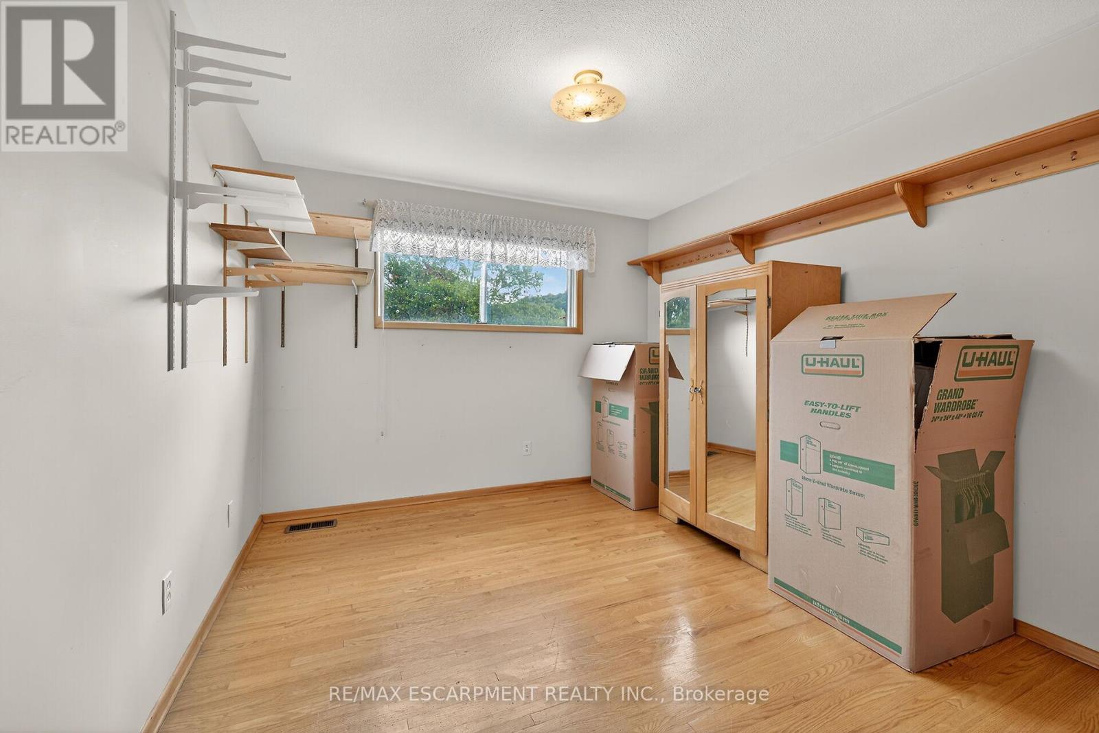 36 Blanche Court, Hamilton, Ontario  L8K 3P3 - Photo 24 - X12424745
