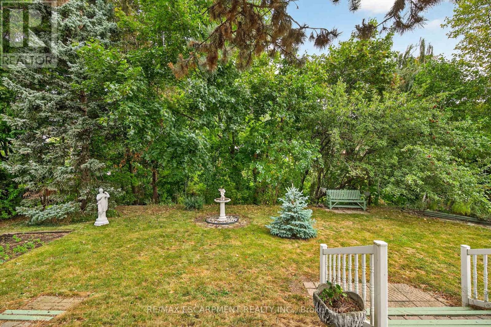36 Blanche Court, Hamilton, Ontario  L8K 3P3 - Photo 34 - X12424745