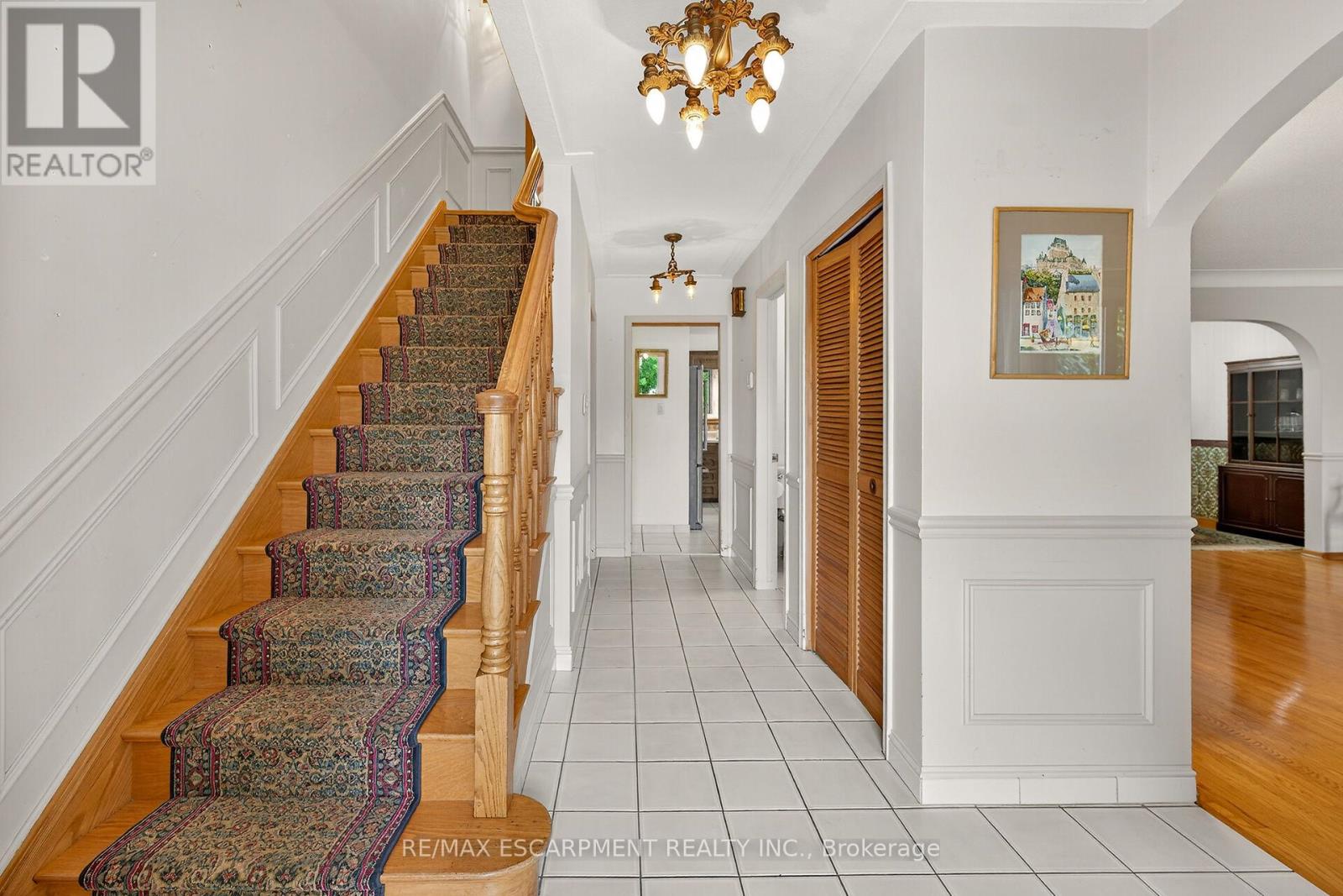 36 Blanche Court, Hamilton, Ontario  L8K 3P3 - Photo 4 - X12424745