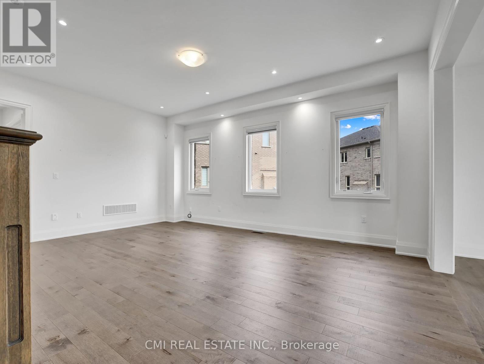 205 Agro Street, Hamilton, Ontario  L8B 1X7 - Photo 12 - X12424767