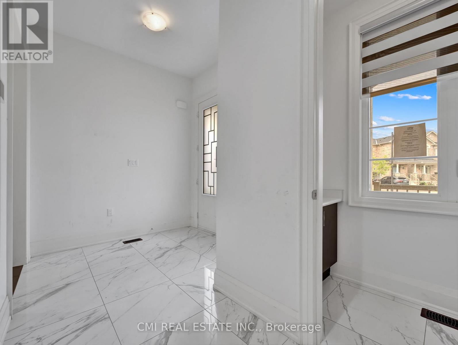 205 Agro Street, Hamilton, Ontario  L8B 1X7 - Photo 6 - X12424767