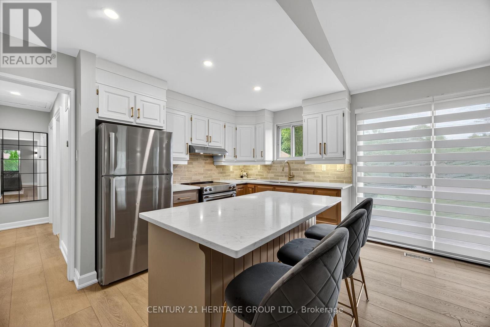 1282 Temple Avenue, Innisfil, Ontario  L0L 1C0 - Photo 10 - N12355396