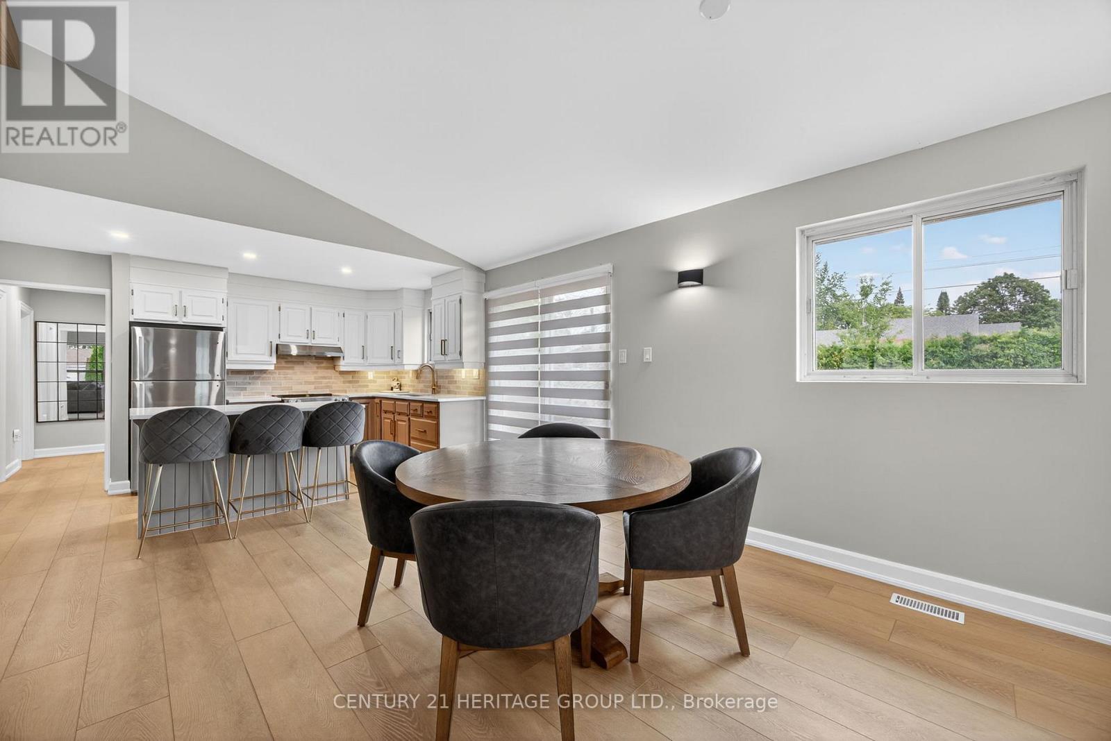 1282 Temple Avenue, Innisfil, Ontario  L0L 1C0 - Photo 11 - N12355396