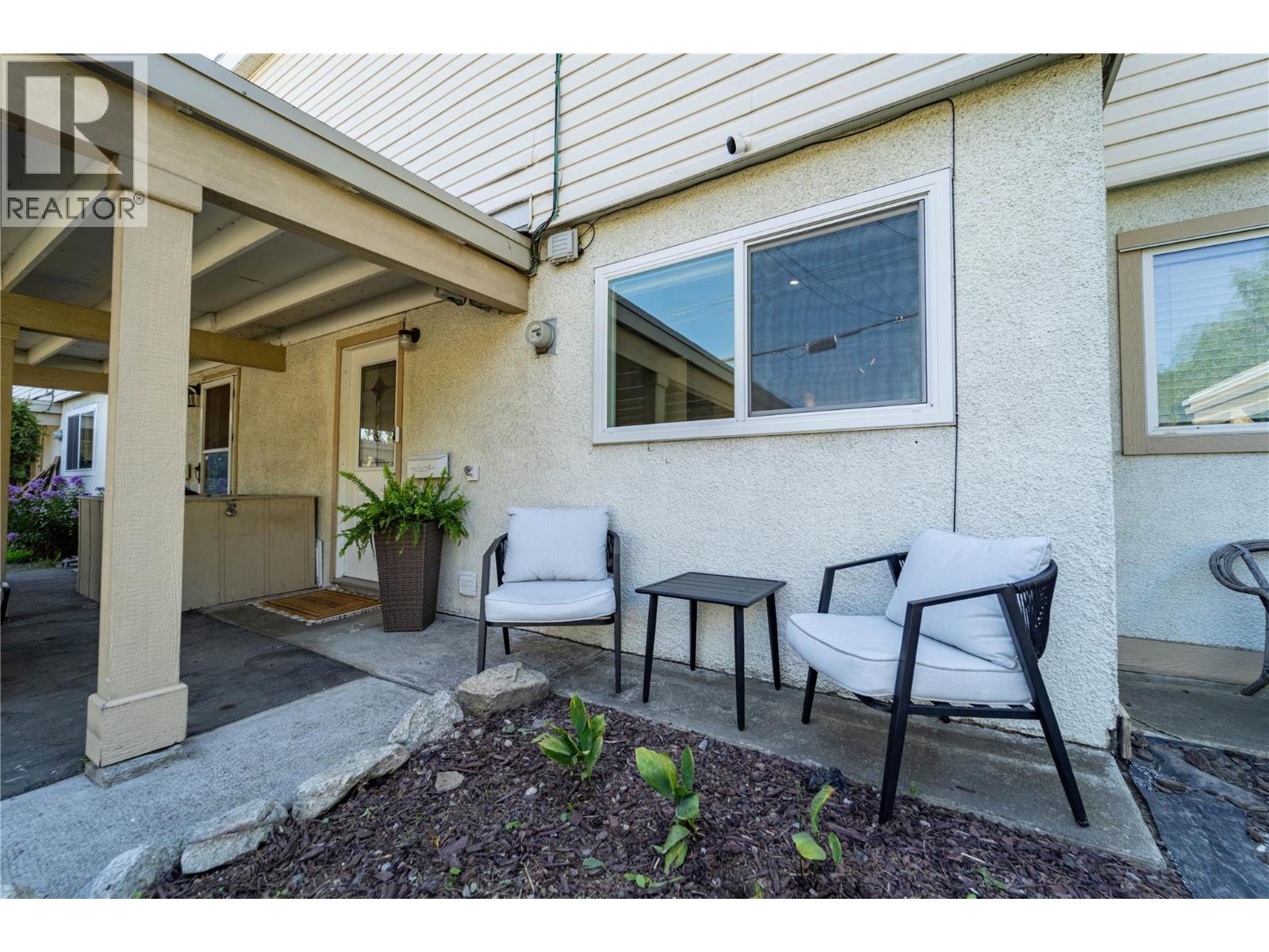 700 Collingwood Drive Unit# 4, Kamloops, British Columbia V2B 6B9 - Photo 2 - 10360649
