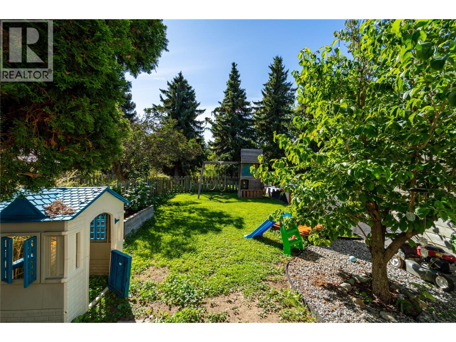 700 Collingwood Drive Unit# 4, Kamloops, British Columbia V2B 6B9 - Photo 12 - 10360649