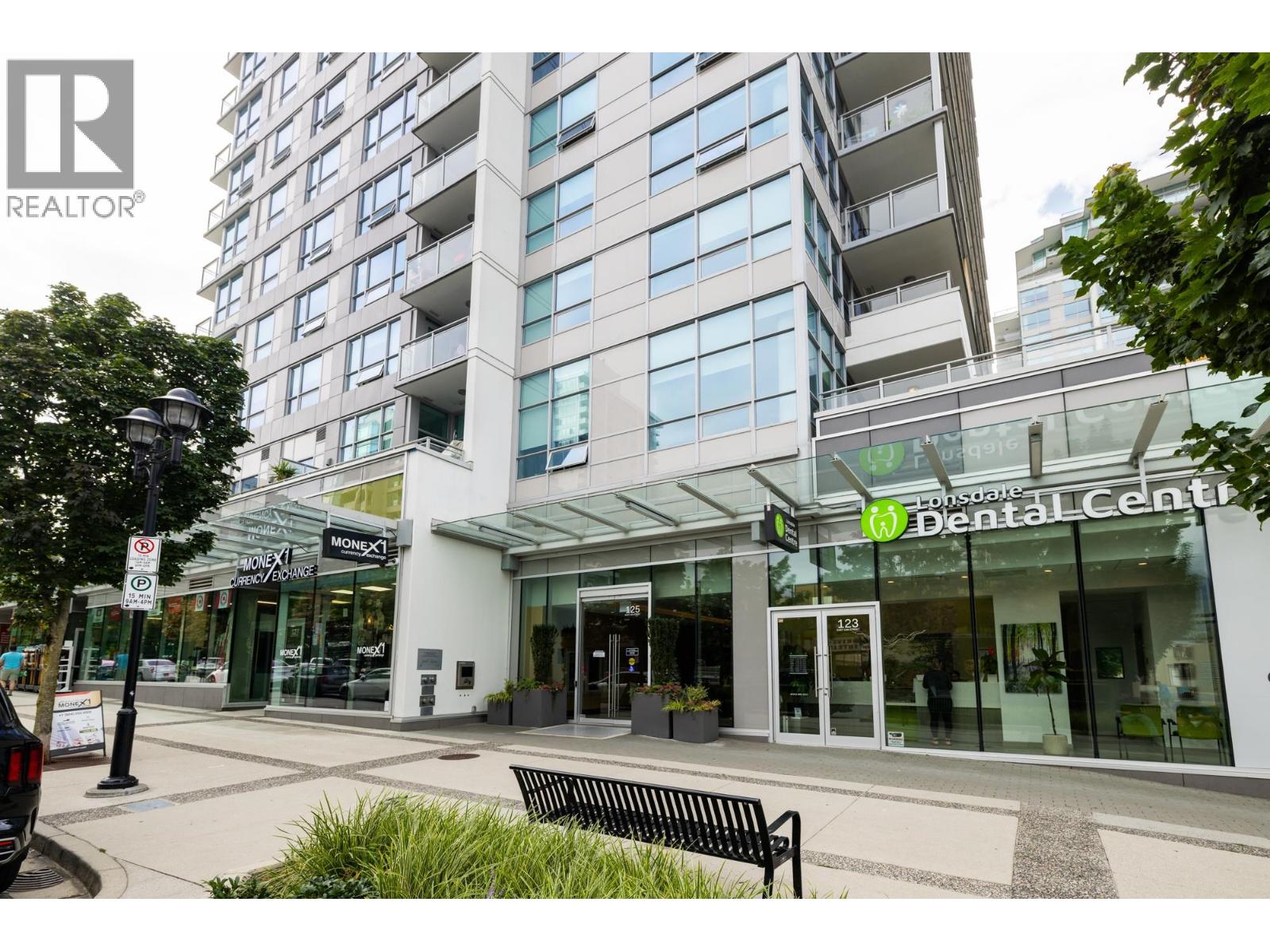 810 125 E 14TH STREET, North Vancouver, British Columbia