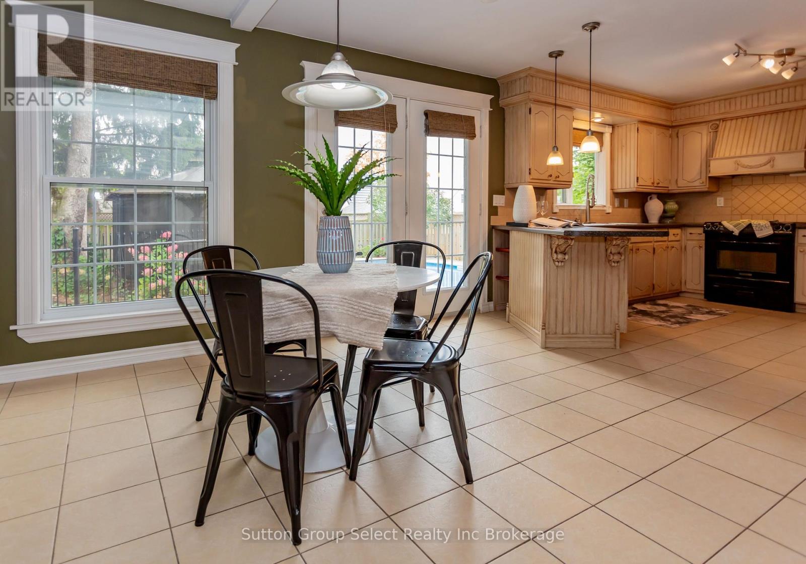 714 Gladstone Drive, Woodstock (Woodstock - North), Ontario  N4S 5S9 - Photo 18 - X12424895