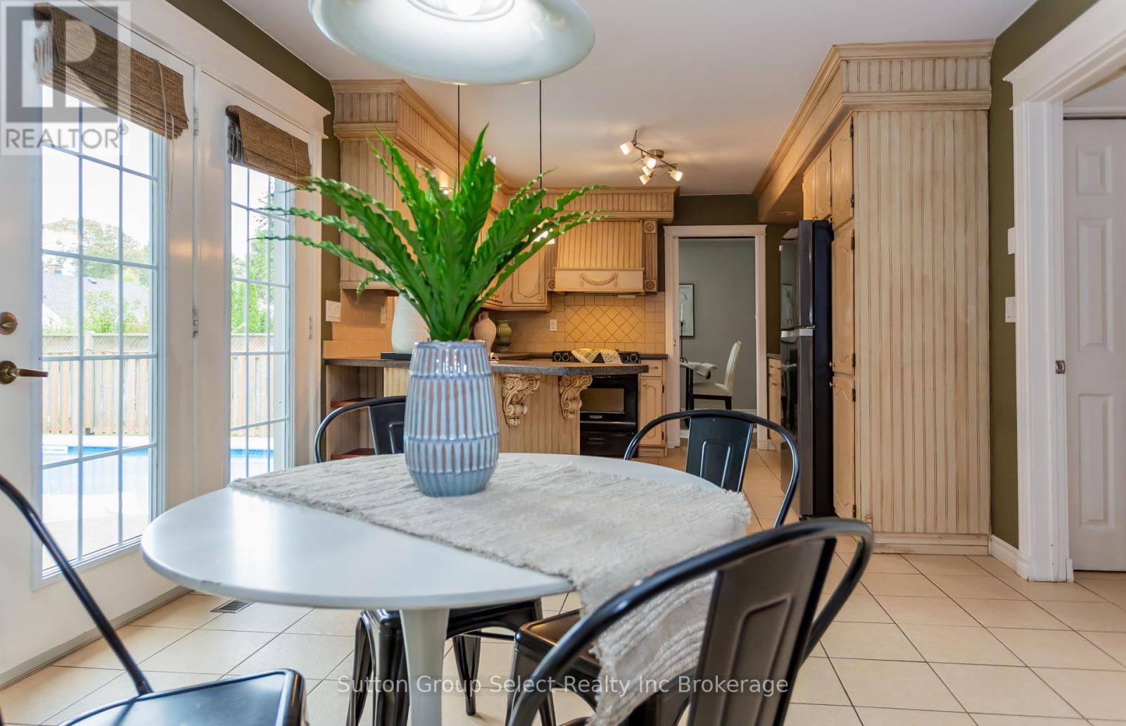714 Gladstone Drive, Woodstock (Woodstock - North), Ontario  N4S 5S9 - Photo 19 - X12424895