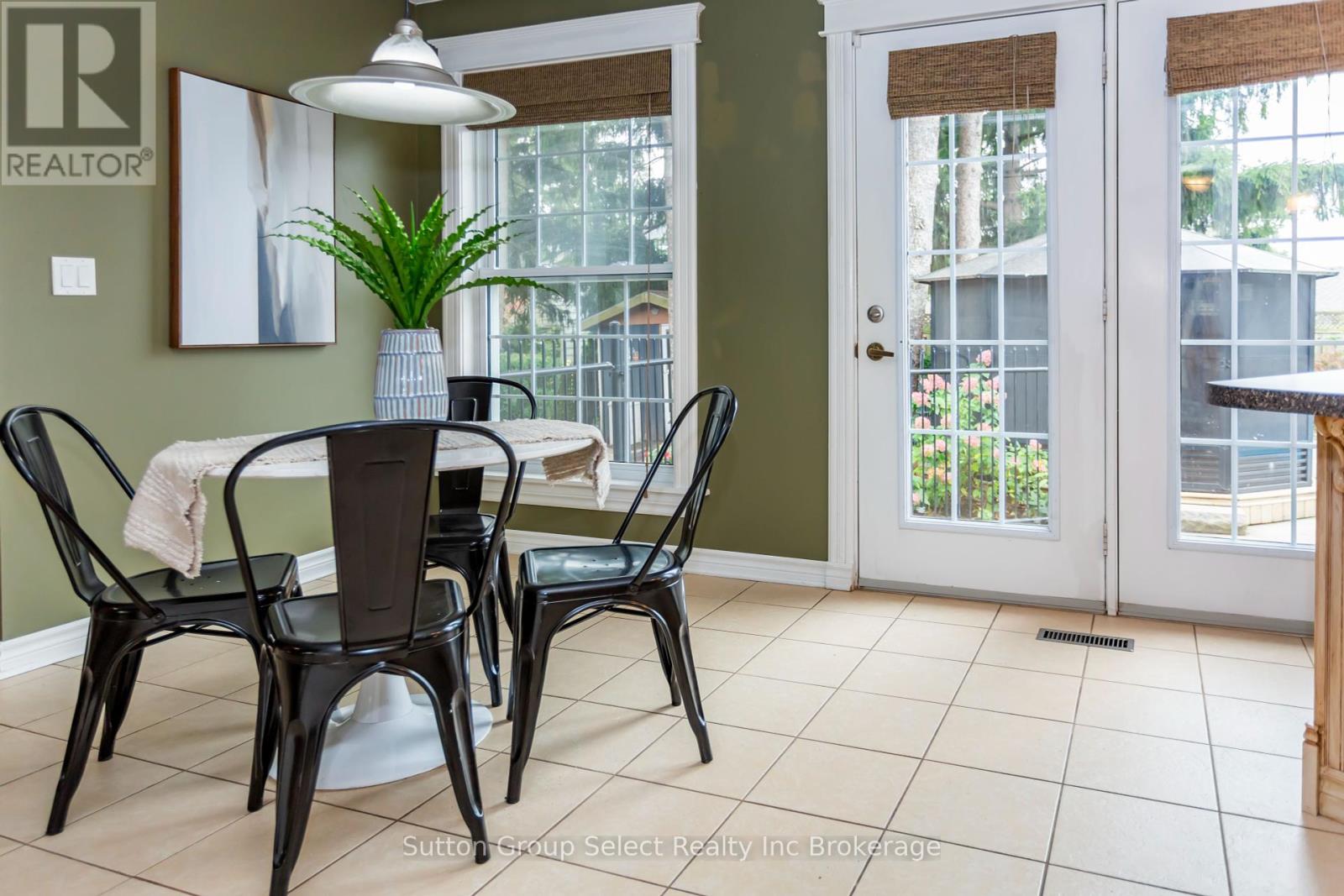 714 Gladstone Drive, Woodstock (Woodstock - North), Ontario  N4S 5S9 - Photo 20 - X12424895