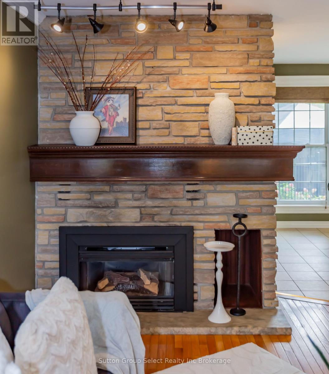 714 Gladstone Drive, Woodstock (Woodstock - North), Ontario  N4S 5S9 - Photo 25 - X12424895