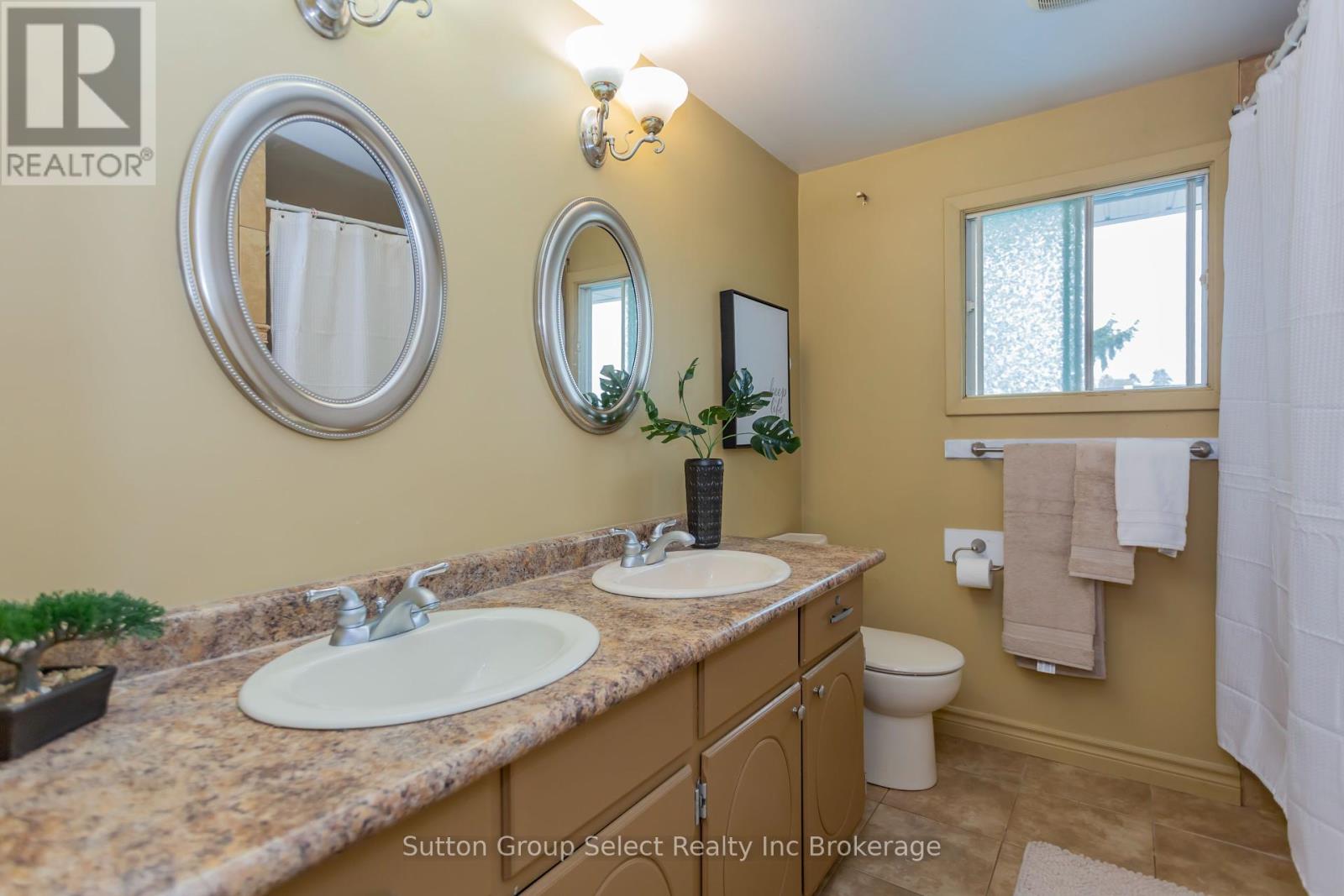 714 Gladstone Drive, Woodstock (Woodstock - North), Ontario  N4S 5S9 - Photo 34 - X12424895