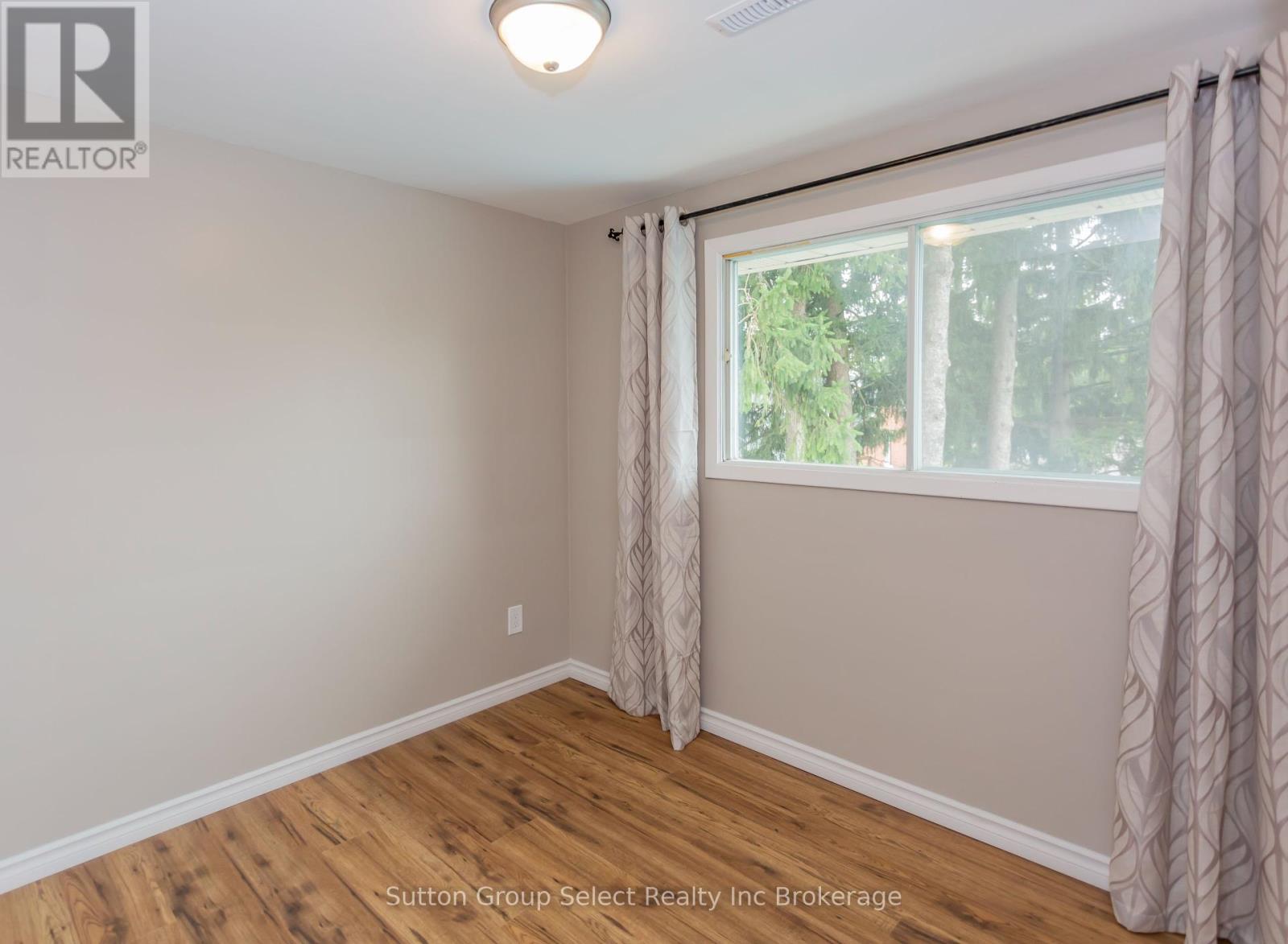 714 Gladstone Drive, Woodstock (Woodstock - North), Ontario  N4S 5S9 - Photo 36 - X12424895