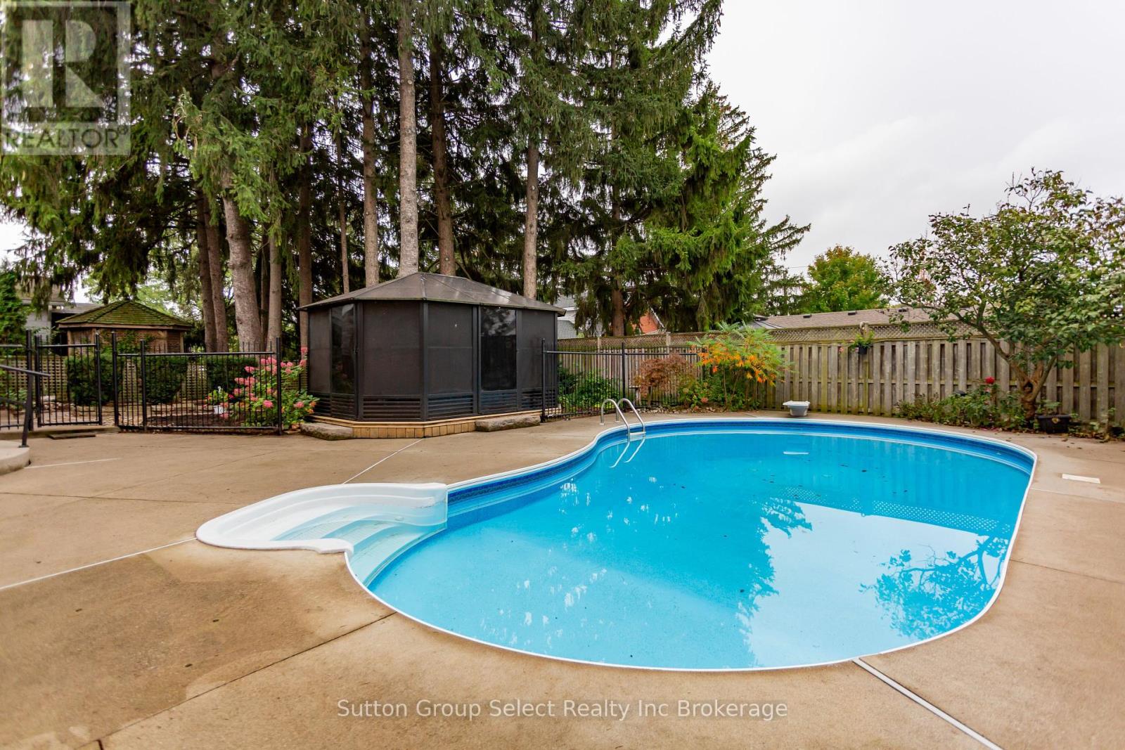 714 Gladstone Drive, Woodstock (Woodstock - North), Ontario  N4S 5S9 - Photo 43 - X12424895