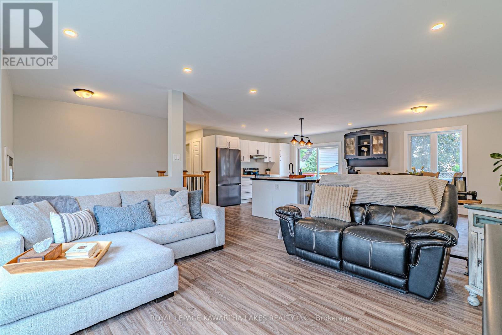 10 Don Court, Kawartha Lakes, Ontario  K9V 5T1 - Photo 13 - X12424844