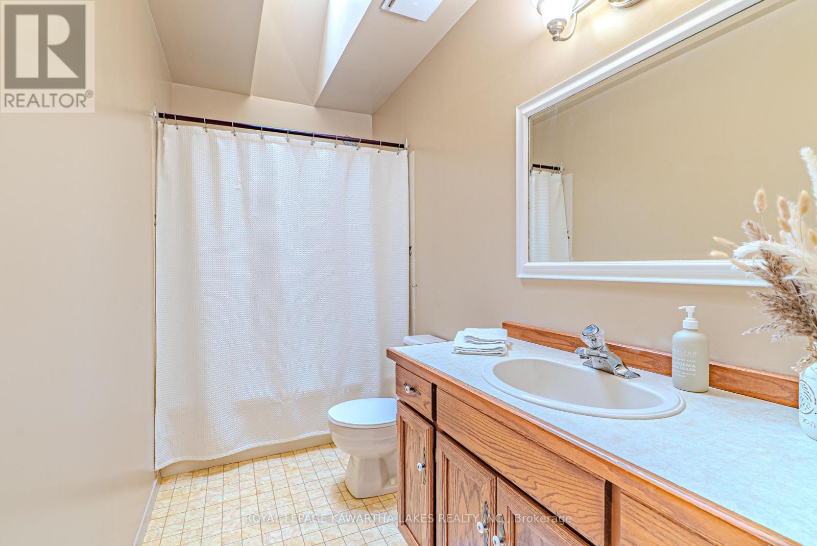 10 Don Court, Kawartha Lakes, Ontario  K9V 5T1 - Photo 23 - X12424844