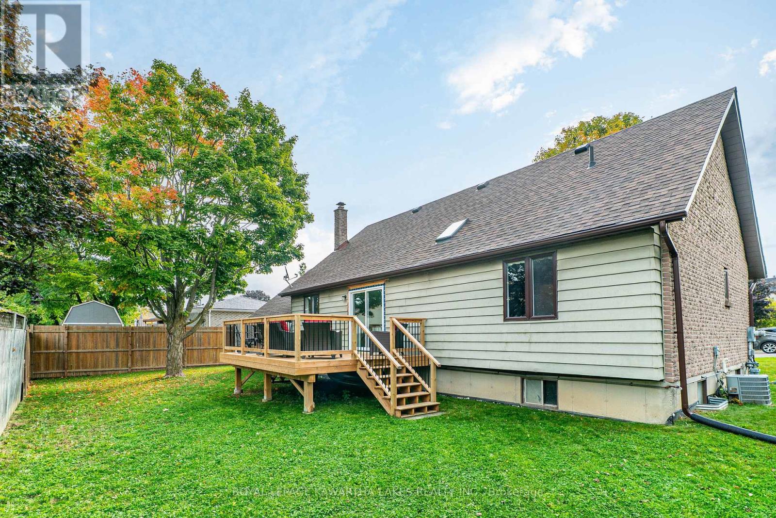 10 Don Court, Kawartha Lakes, Ontario  K9V 5T1 - Photo 6 - X12424844