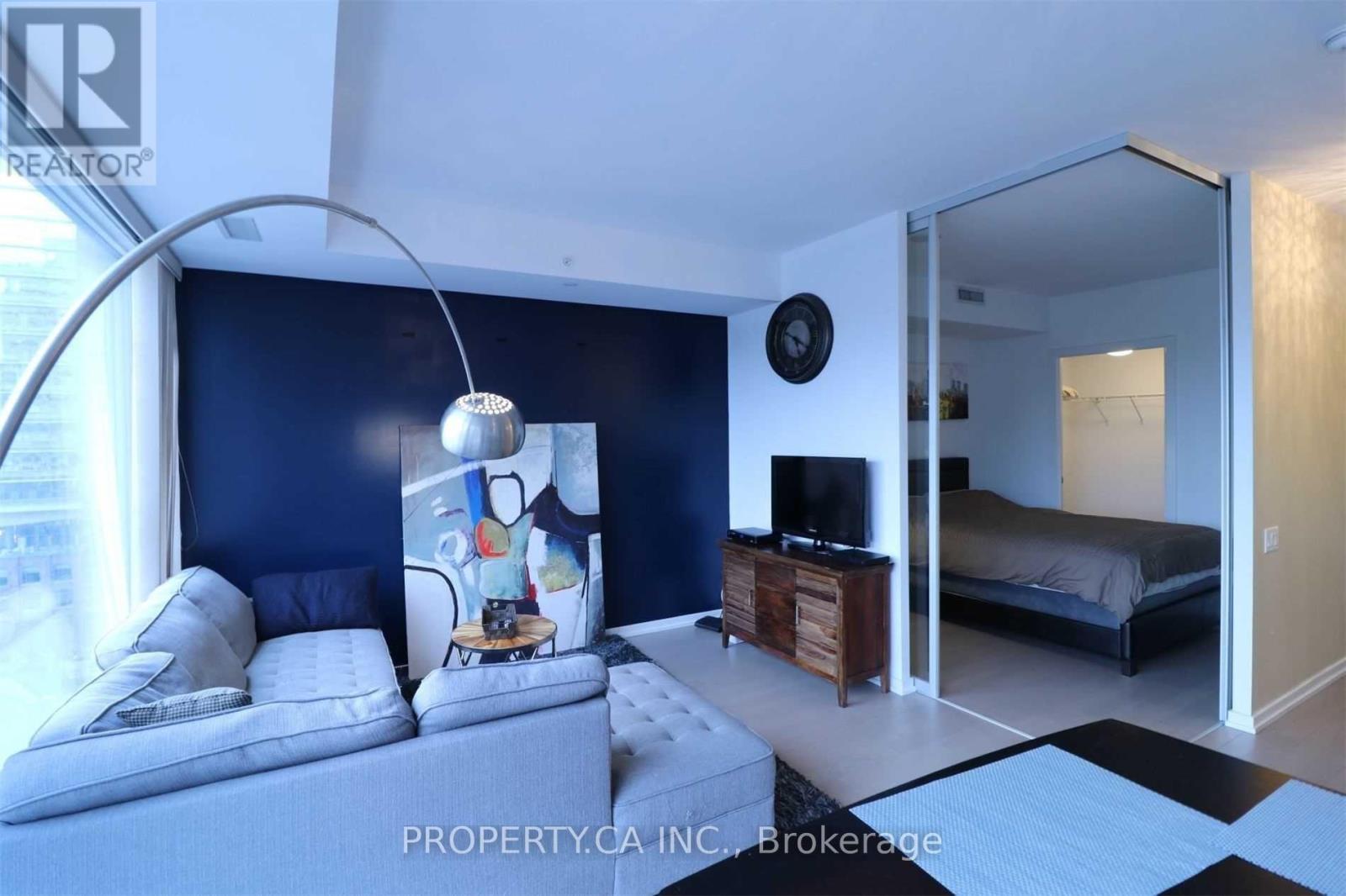715 - 101 Peter Street, Toronto, Ontario  M5V 0G6 - Photo 2 - C12424818