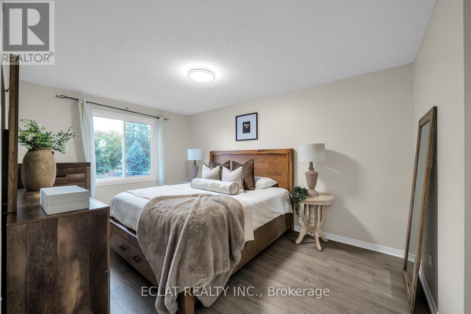 11 Strathallan Drive S, Clarington, Ontario  L1E 1X3 - Photo 12 - E12424858
