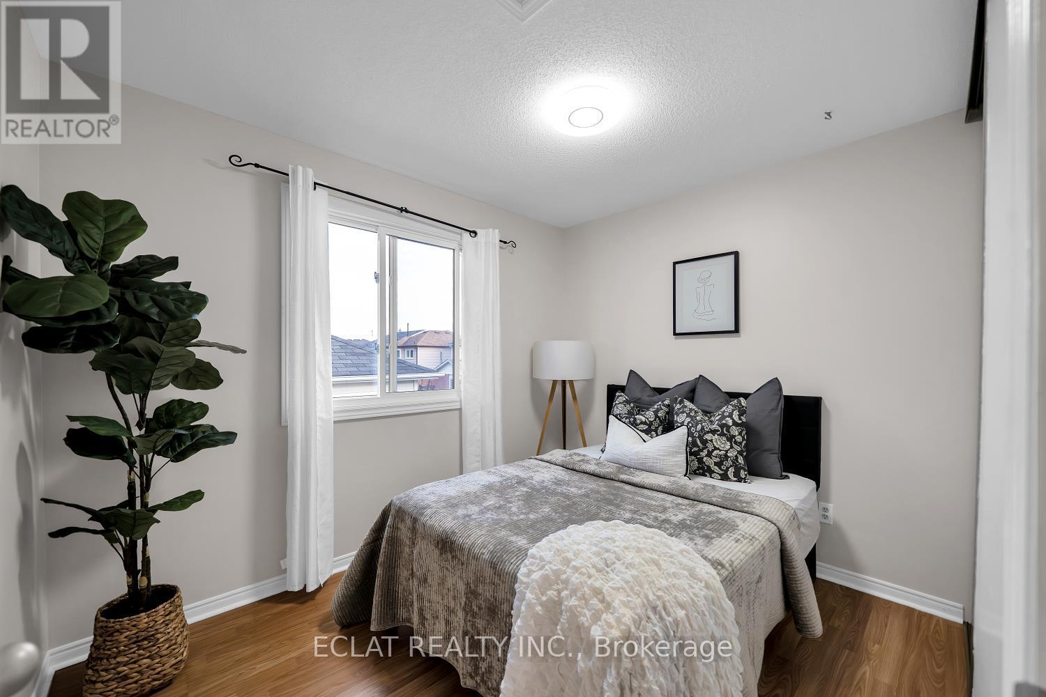 11 Strathallan Drive S, Clarington, Ontario  L1E 1X3 - Photo 15 - E12424858