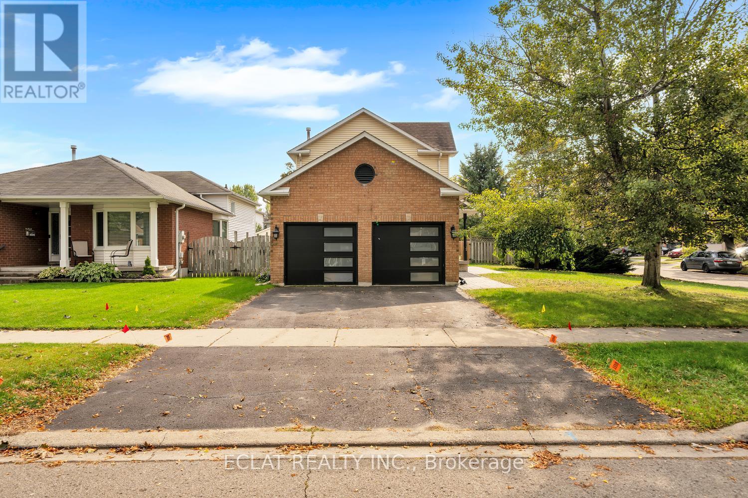 11 Strathallan Drive S, Clarington, Ontario  L1E 1X3 - Photo 2 - E12424858