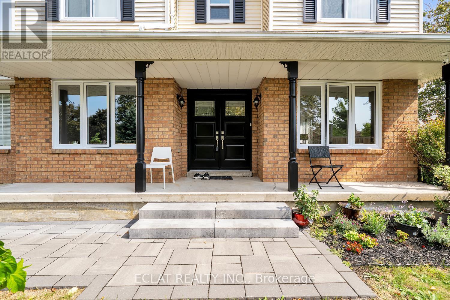 11 Strathallan Drive S, Clarington, Ontario  L1E 1X3 - Photo 4 - E12424858