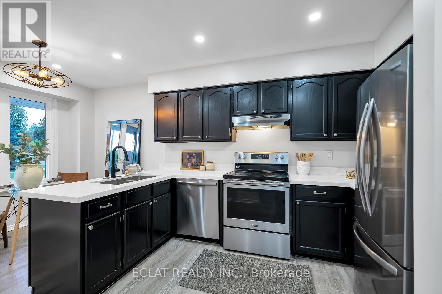11 Strathallan Drive S, Clarington, Ontario  L1E 1X3 - Photo 8 - E12424858
