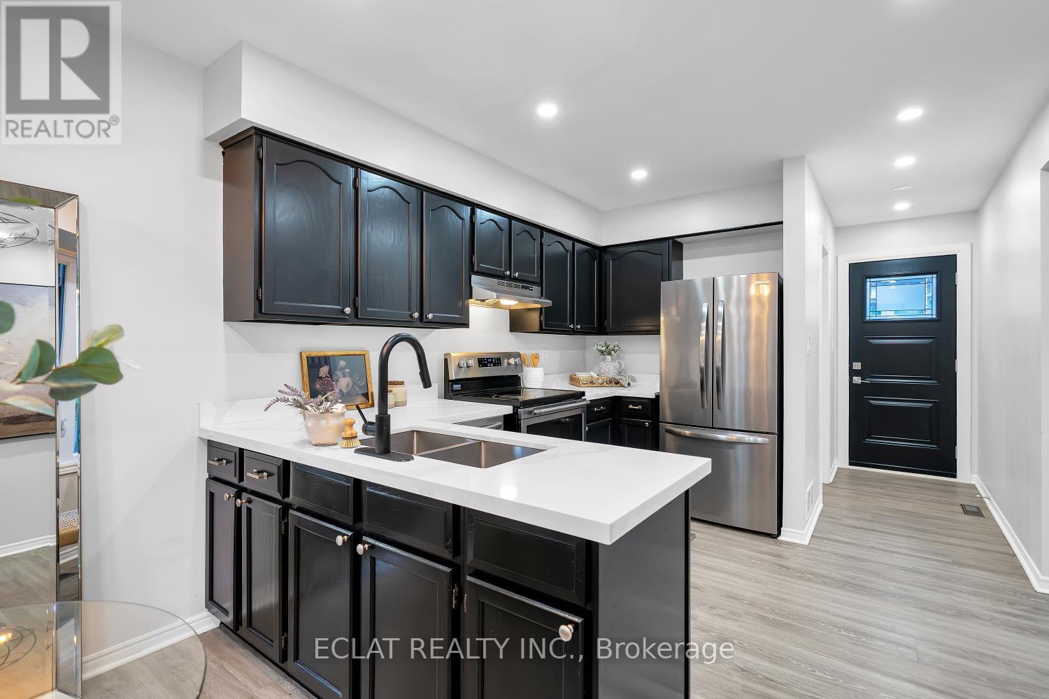 11 Strathallan Drive S, Clarington, Ontario  L1E 1X3 - Photo 9 - E12424858