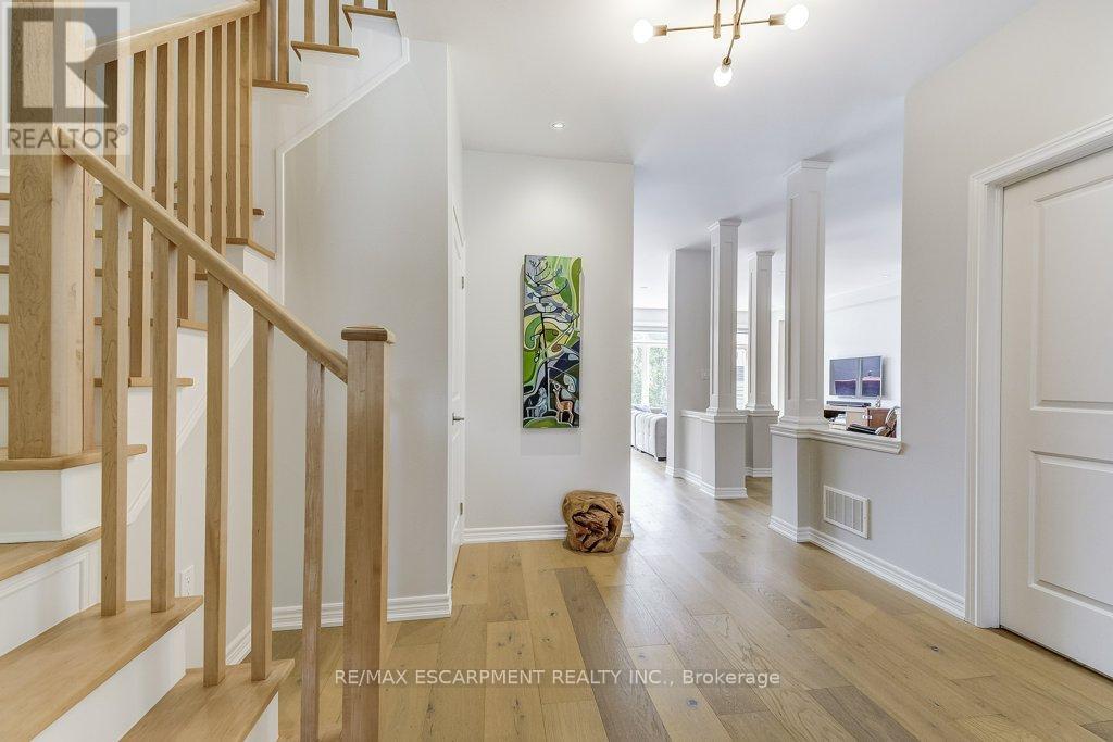 195 Painter Terrace, Hamilton, Ontario  L8B 0V6 - Photo 4 - X12424510