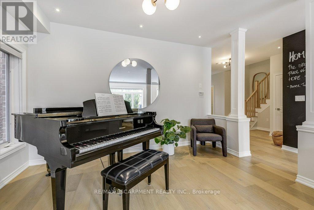 195 Painter Terrace, Hamilton, Ontario  L8B 0V6 - Photo 9 - X12424510