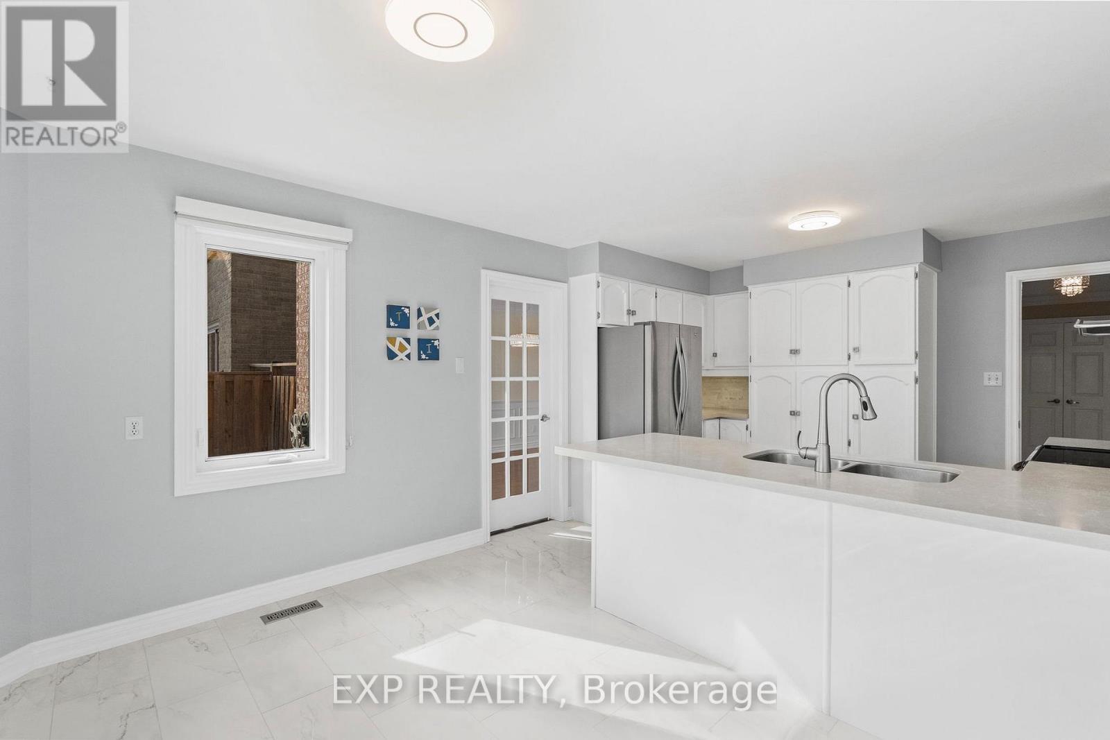 17 Gordon Rowe Crescent, Richmond Hill, Ontario  L4C 8S3 - Photo 12 - N12424826