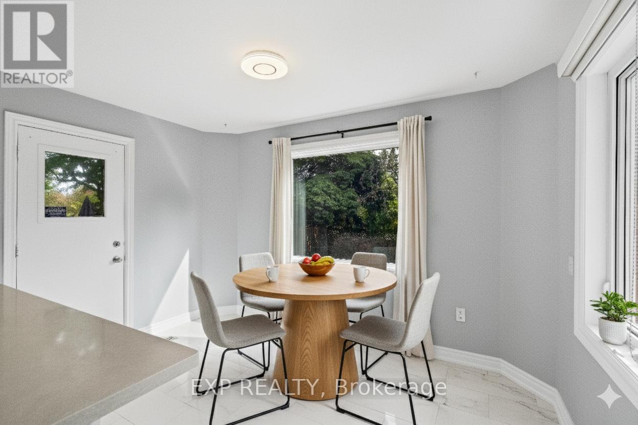 17 Gordon Rowe Crescent, Richmond Hill, Ontario  L4C 8S3 - Photo 13 - N12424826