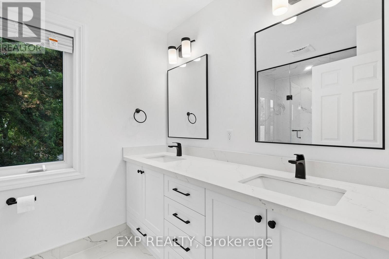 17 Gordon Rowe Crescent, Richmond Hill, Ontario  L4C 8S3 - Photo 30 - N12424826