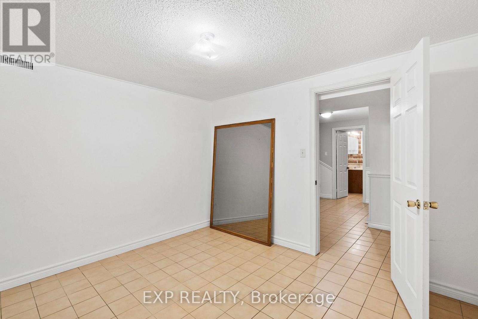 17 Gordon Rowe Crescent, Richmond Hill, Ontario  L4C 8S3 - Photo 34 - N12424826
