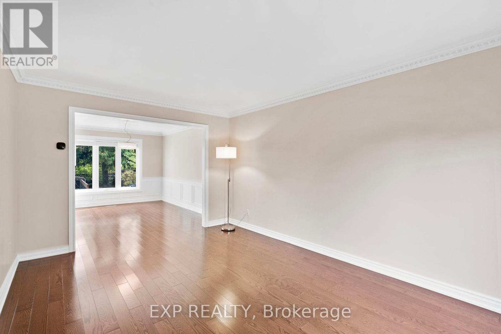 17 Gordon Rowe Crescent, Richmond Hill, Ontario  L4C 8S3 - Photo 5 - N12424826