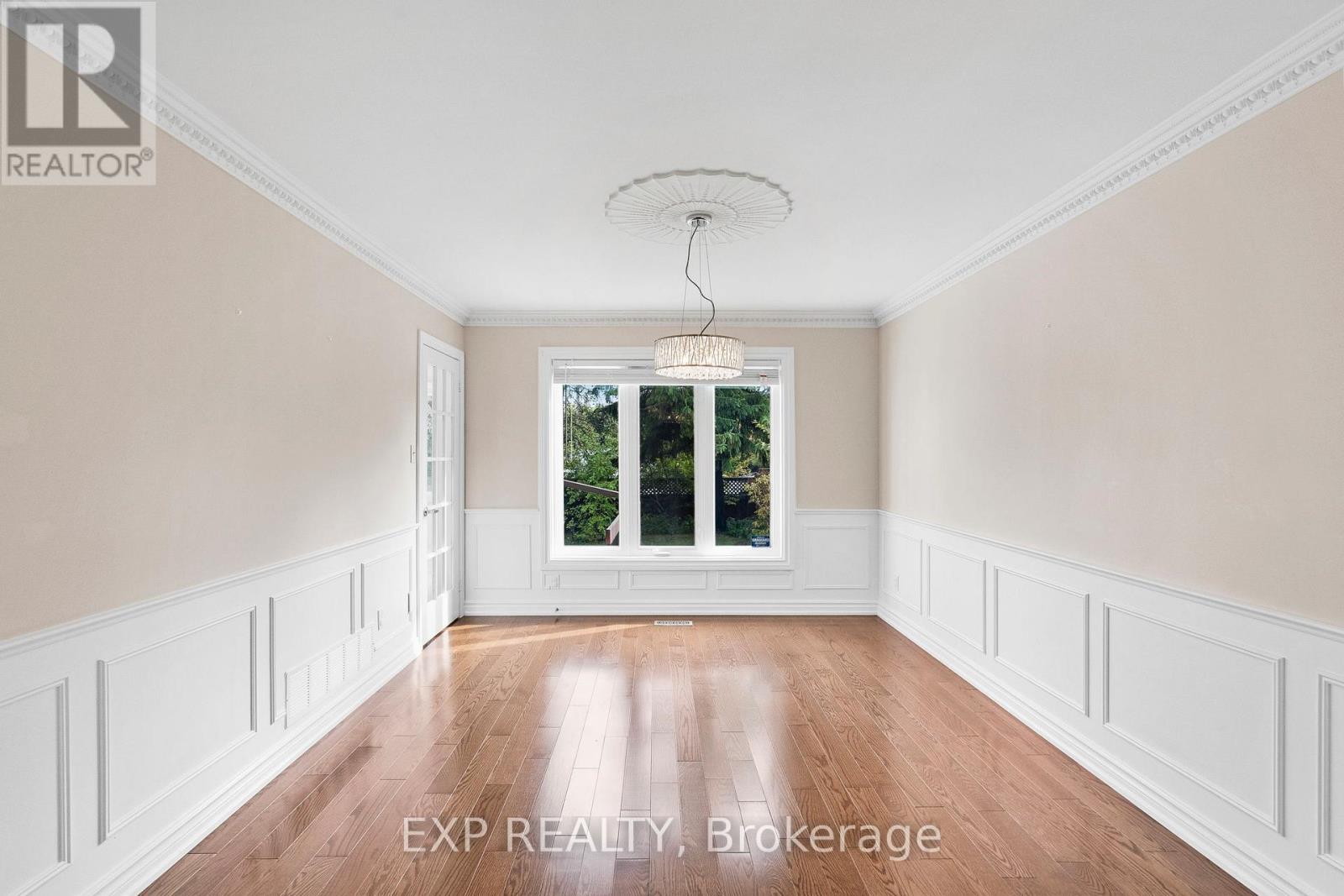 17 Gordon Rowe Crescent, Richmond Hill, Ontario  L4C 8S3 - Photo 6 - N12424826