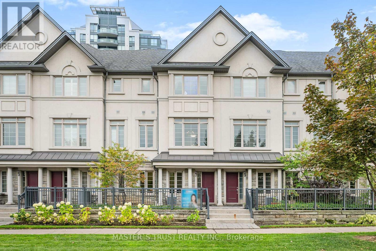 27 Beverley Glen Boulevard, Vaughan, Ontario  L4J 0G8 - Photo 2 - N12424877