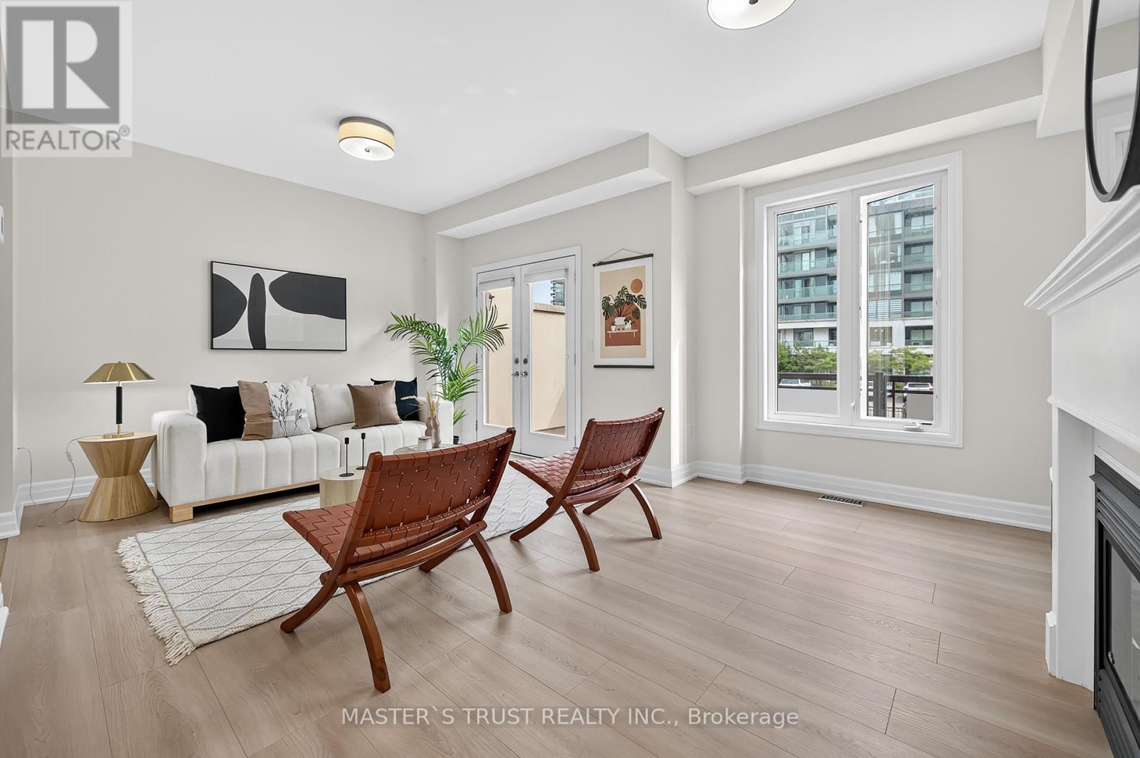 27 Beverley Glen Boulevard, Vaughan, Ontario  L4J 0G8 - Photo 5 - N12424877