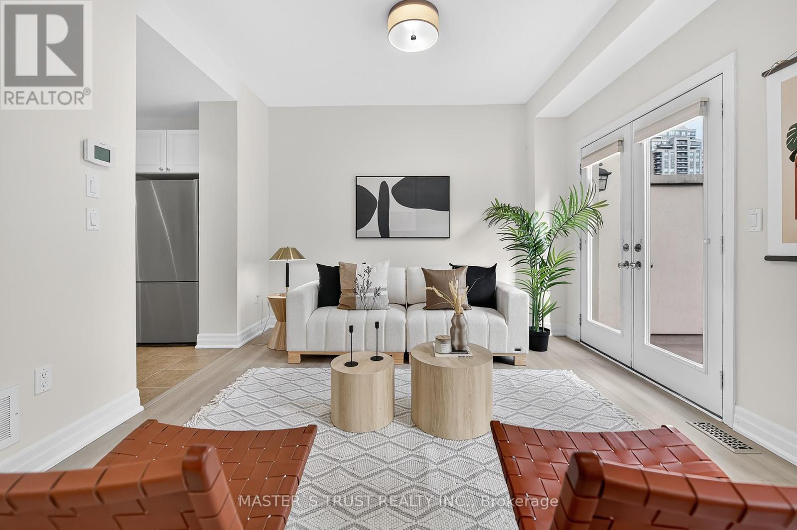 27 Beverley Glen Boulevard, Vaughan, Ontario  L4J 0G8 - Photo 6 - N12424877