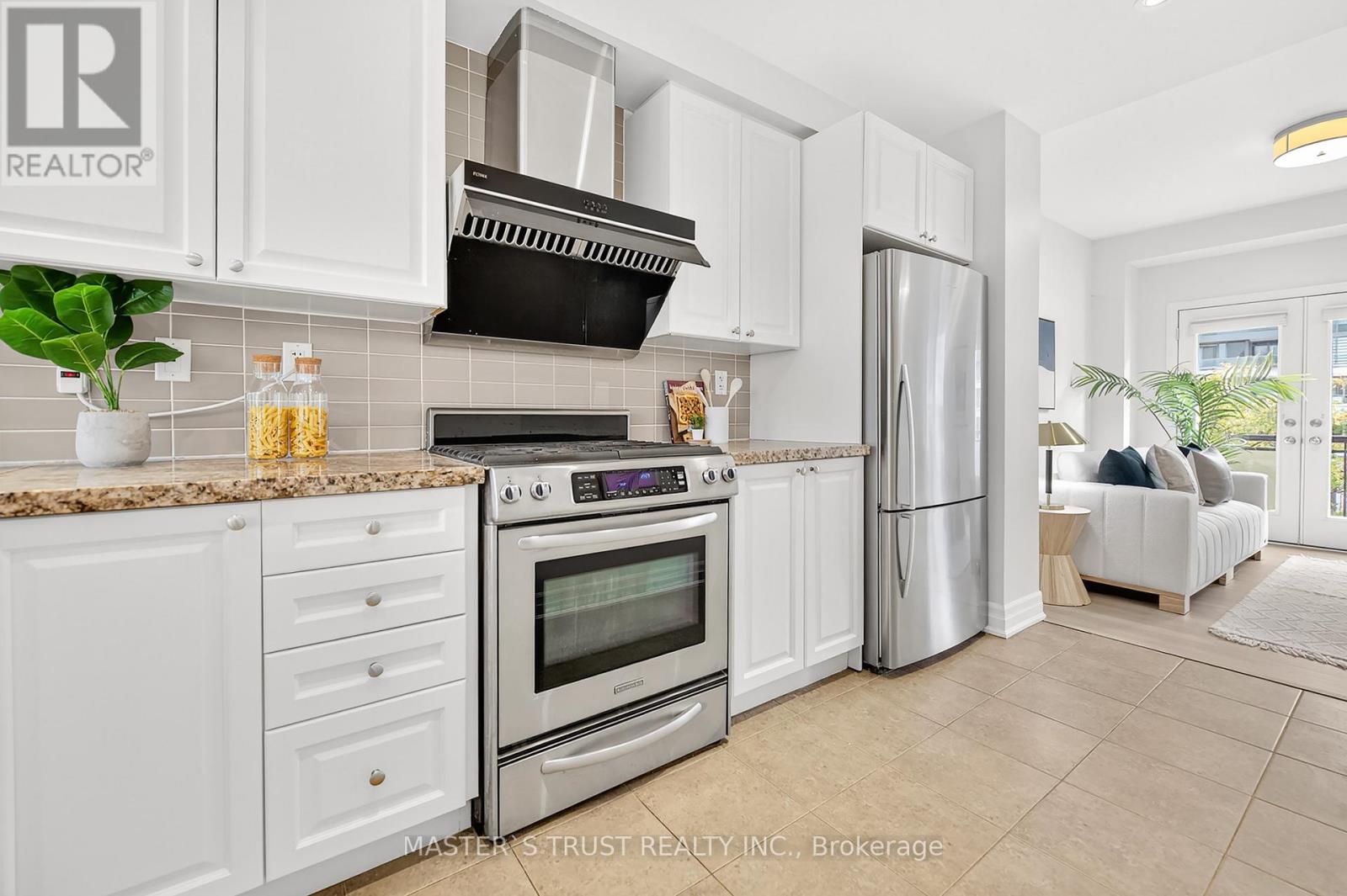 27 Beverley Glen Boulevard, Vaughan, Ontario  L4J 0G8 - Photo 8 - N12424877