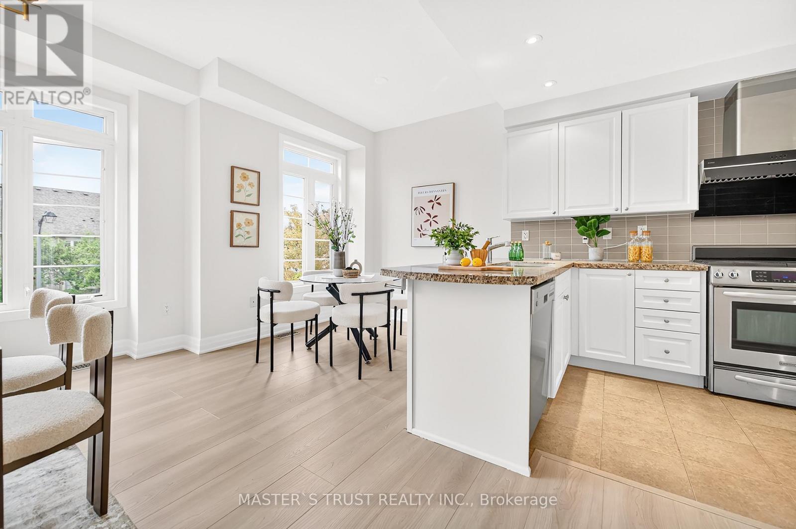 27 Beverley Glen Boulevard, Vaughan, Ontario  L4J 0G8 - Photo 9 - N12424877