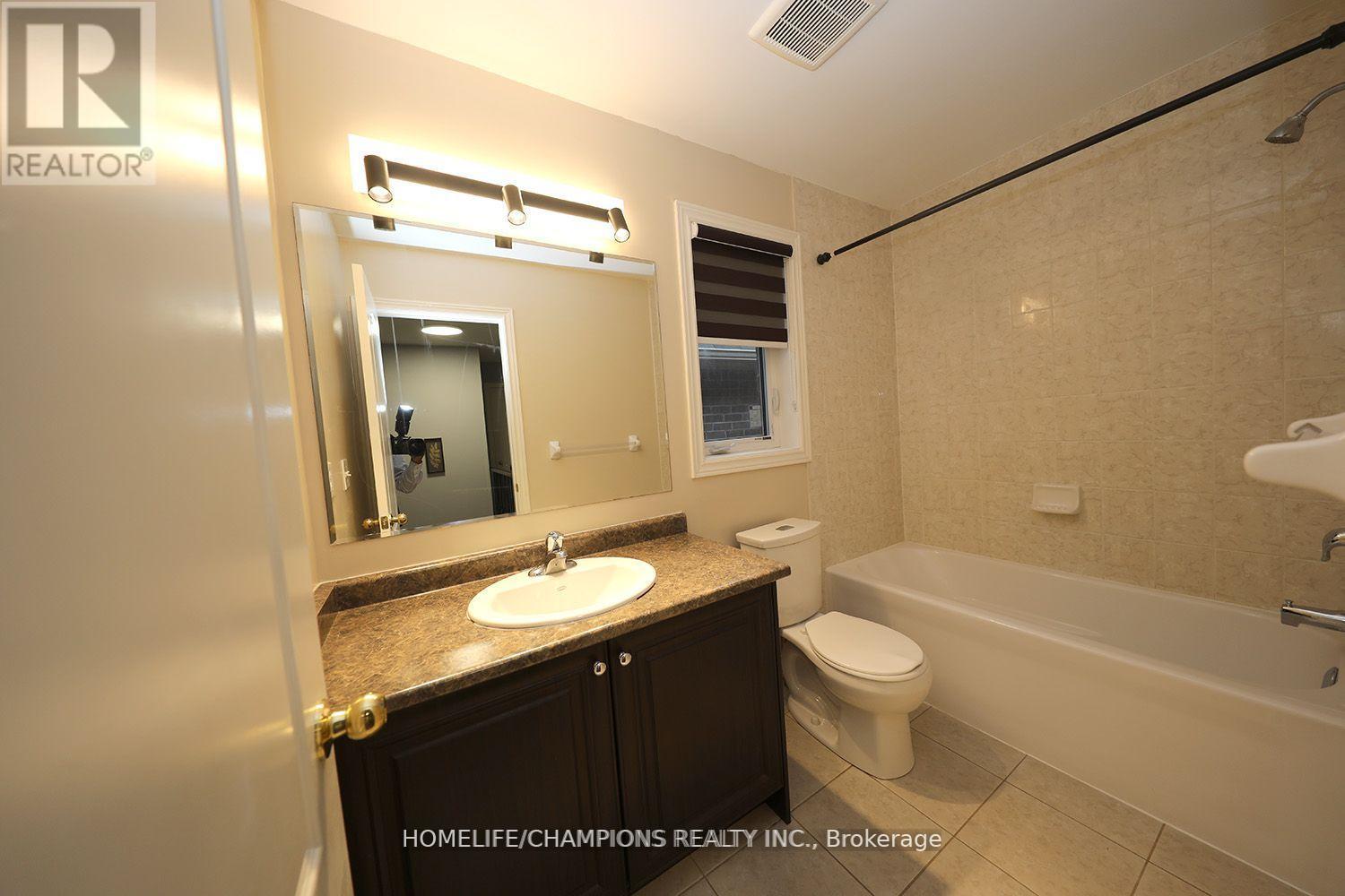 13 John Moore Road, East Gwillimbury, Ontario  L9N 0P4 - Photo 14 - N12424887