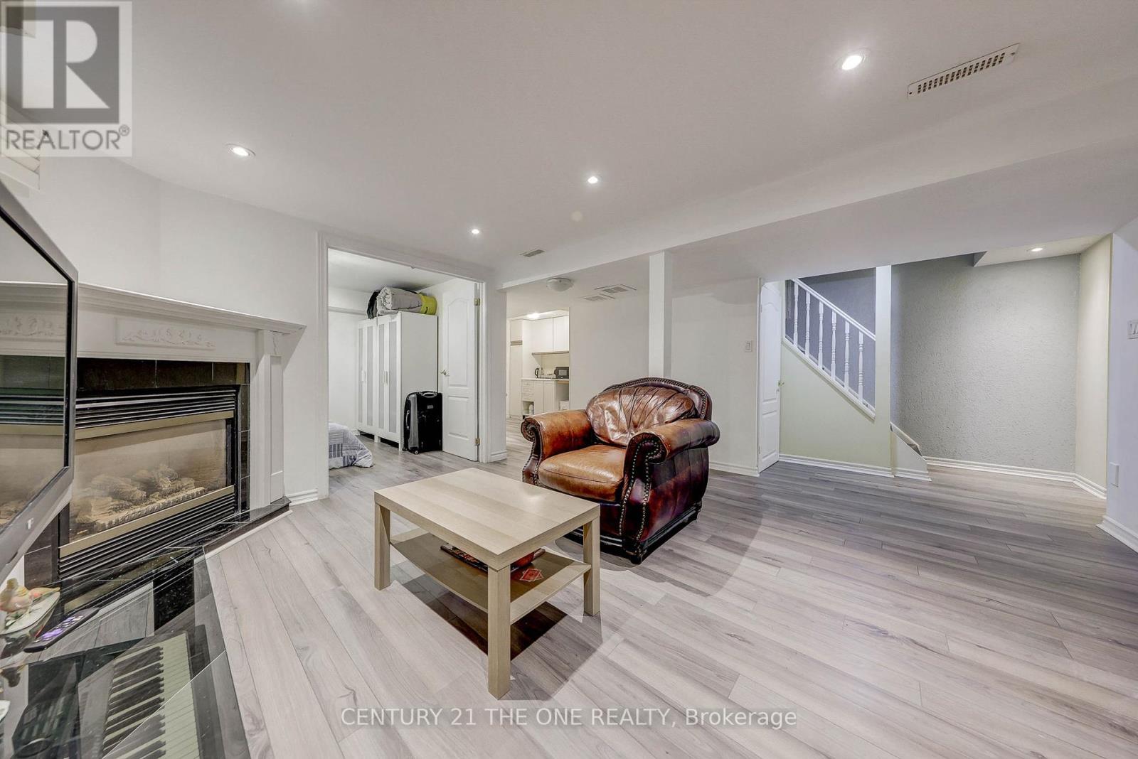 27 Pugsley Avenue, Richmond Hill, Ontario  L4C 8V2 - Photo 15 - N12424906