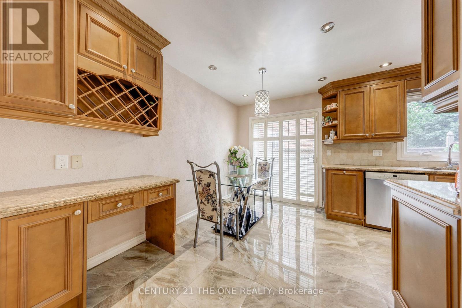27 Pugsley Avenue, Richmond Hill, Ontario  L4C 8V2 - Photo 5 - N12424906