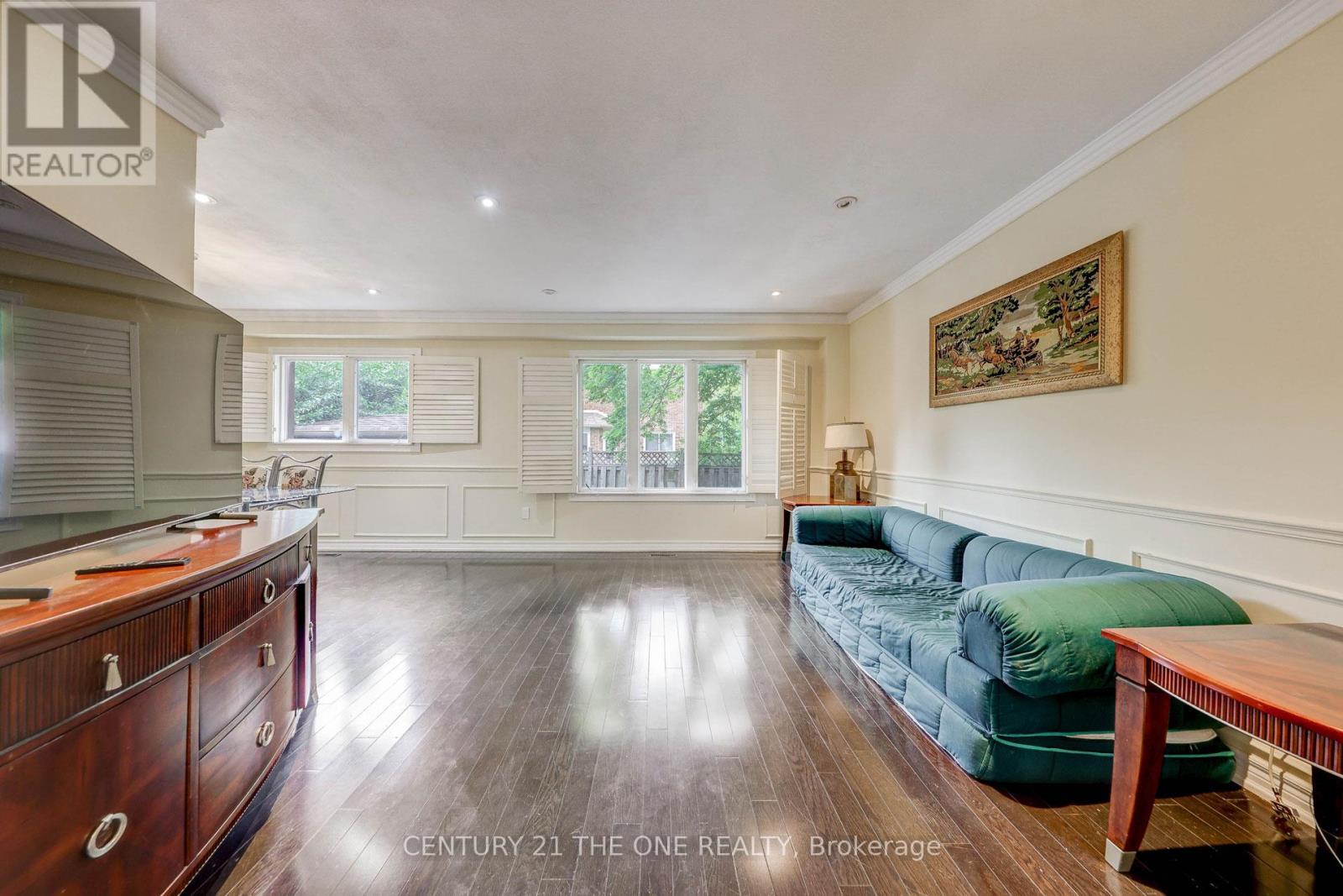 27 Pugsley Avenue, Richmond Hill, Ontario  L4C 8V2 - Photo 6 - N12424906
