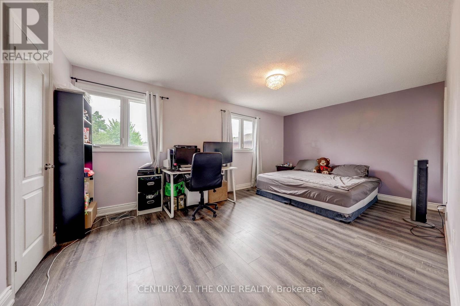 27 Pugsley Avenue, Richmond Hill, Ontario  L4C 8V2 - Photo 9 - N12424906