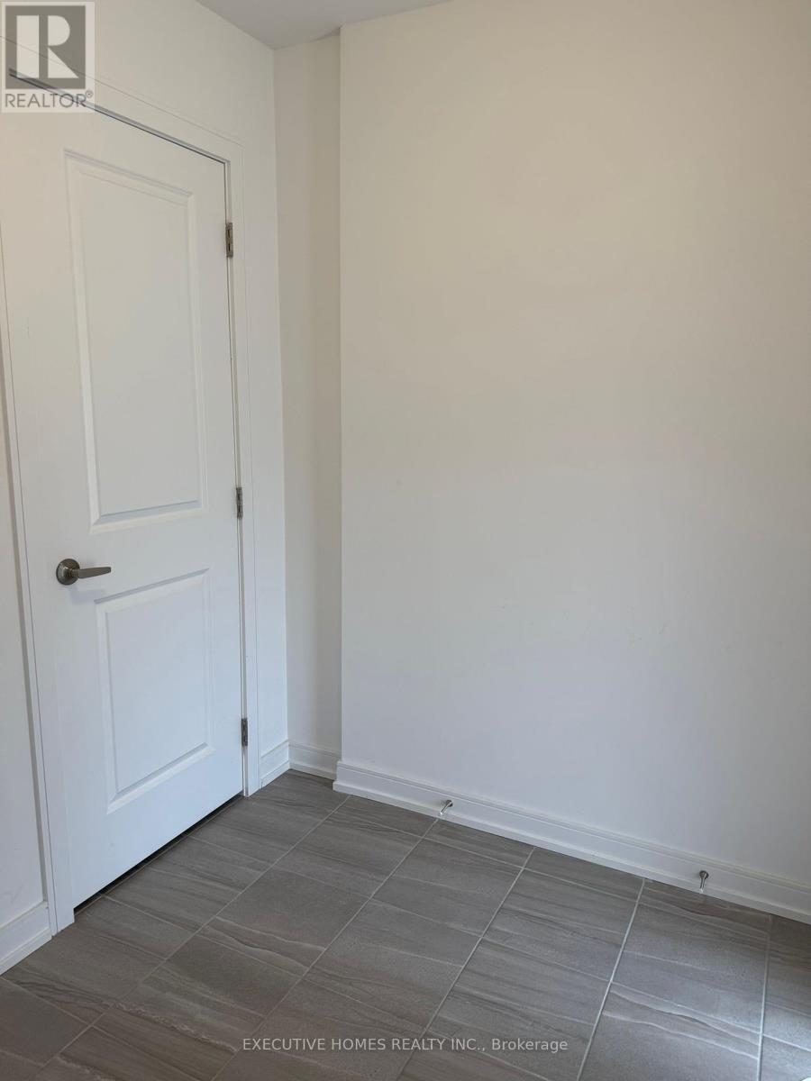 10 Blue Forest Crescent, Barrie, Ontario  L0J 0N3 - Photo 11 - S12424822